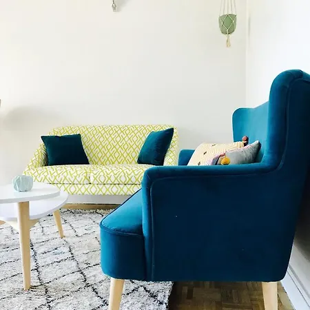 Proche & Vieille T3 Avec Grande Terrasse Apartment