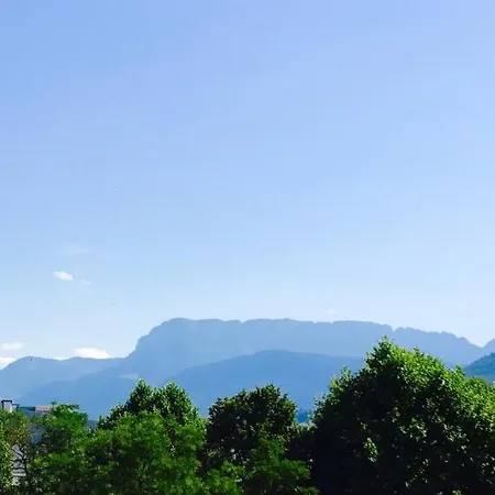 Proche & Vieille T3 Avec Grande Terrasse Apartment *