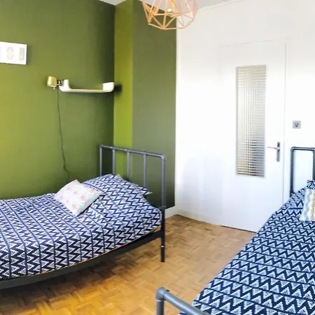 Proche & Vieille T3 Avec Grande Terrasse آنسي